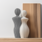 Duo de Statuettes Design - Étreinte Moderne et Élégante