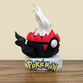 Pokéball Darkrai vue de côté, montrant le bras sombre et la crinière blanche