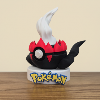 Pokéball Darkrai de profil, avec sa forme fantomatique