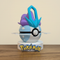 Figurine Pokéball Suicune, vue de coté, détail sur sa crête turquoise