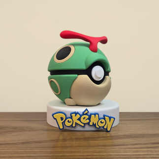Pokéball Chenipan : vue latérale, détail sur sa corne rouge écarlate
