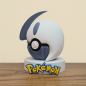 Figurine Pokéball Absol : Vue latérale, détail sur sa touffe de fourrure sur sa tête