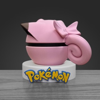 Vue arrière Pokéball Mélofée mettant en avant la queue en spirale et la qualité de l'impression 3D.
