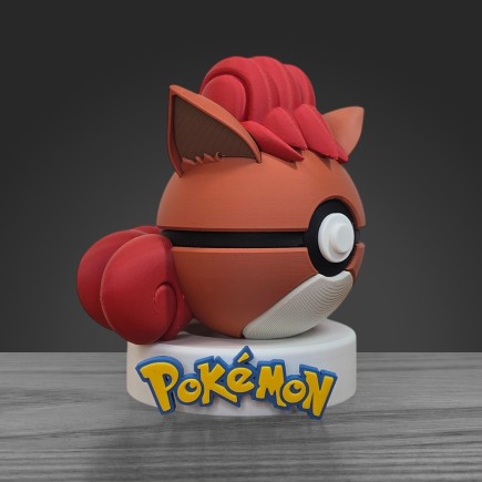 Profil gauche Pokéball Goupix montrant le relief des mèches de tête et la précision de l'impression 3D.