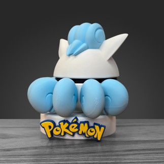 Vue arrière Pokéball Goupix d'Alola mettant en avant les queues volumineuses comme des nuages.